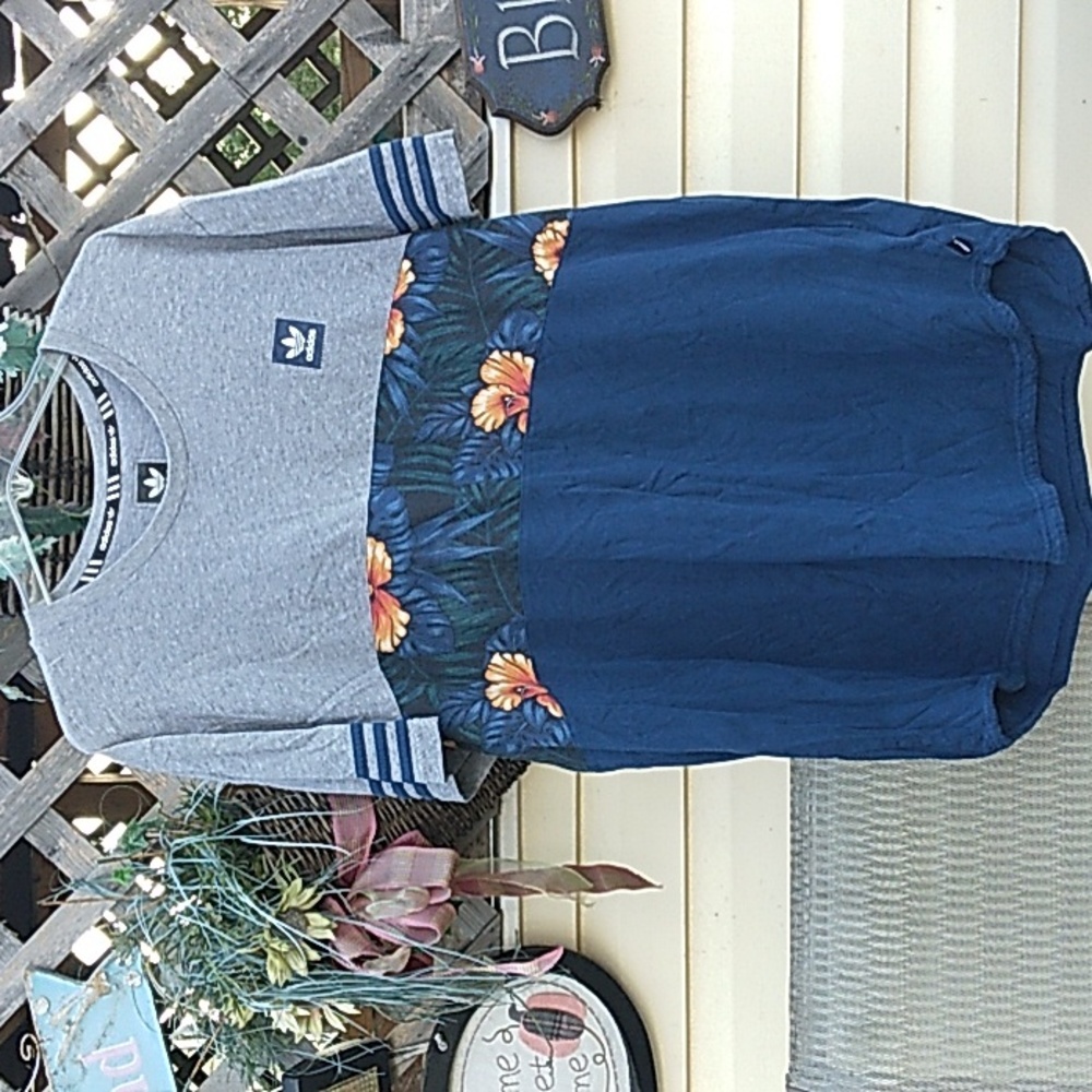 #FREE Vintage Adidas shirt#FREE WITH BUNDLE
